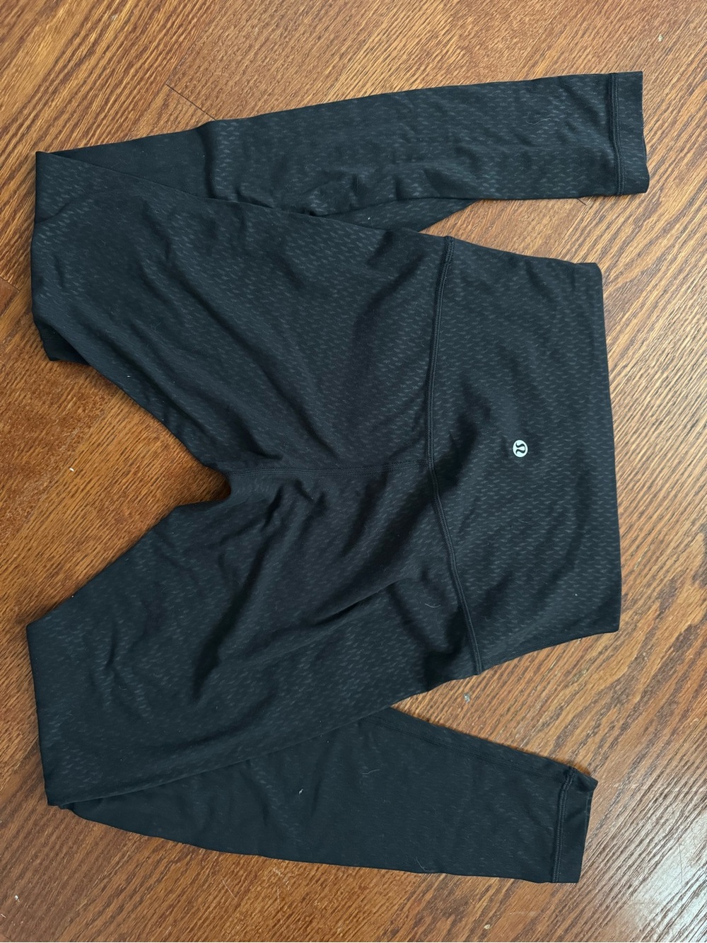 lululemon black cropped capri leggings with subtle texture